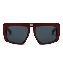 Load image into Gallery viewer, Bold Retro Women&#39;s Vintage Oversized Sunglasses
